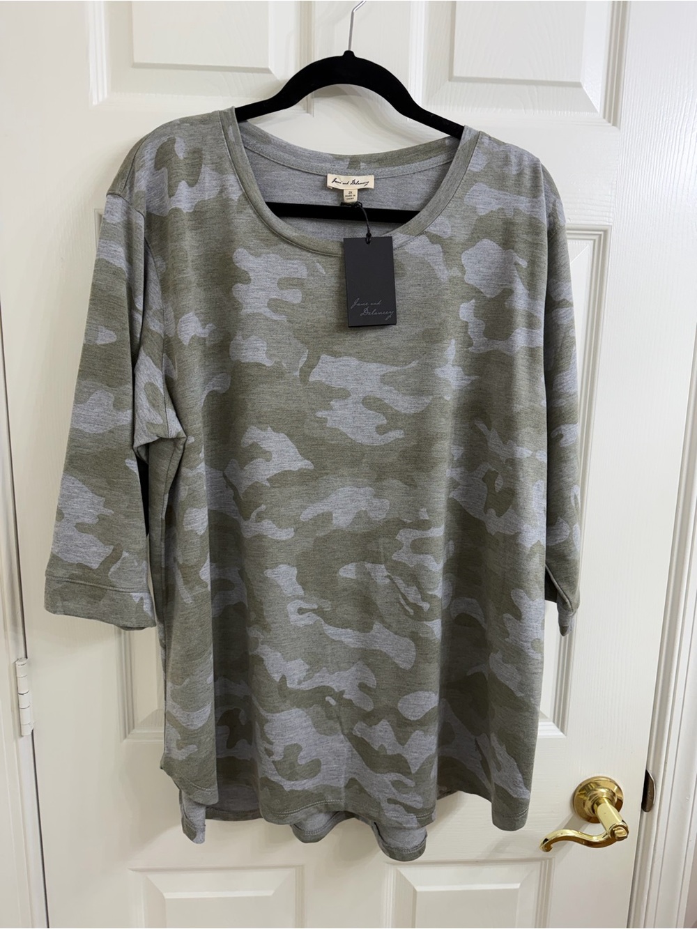 Jane and Delancey Olive and Gray Camo 3/4 Sleeve Teeshirt Size 2X